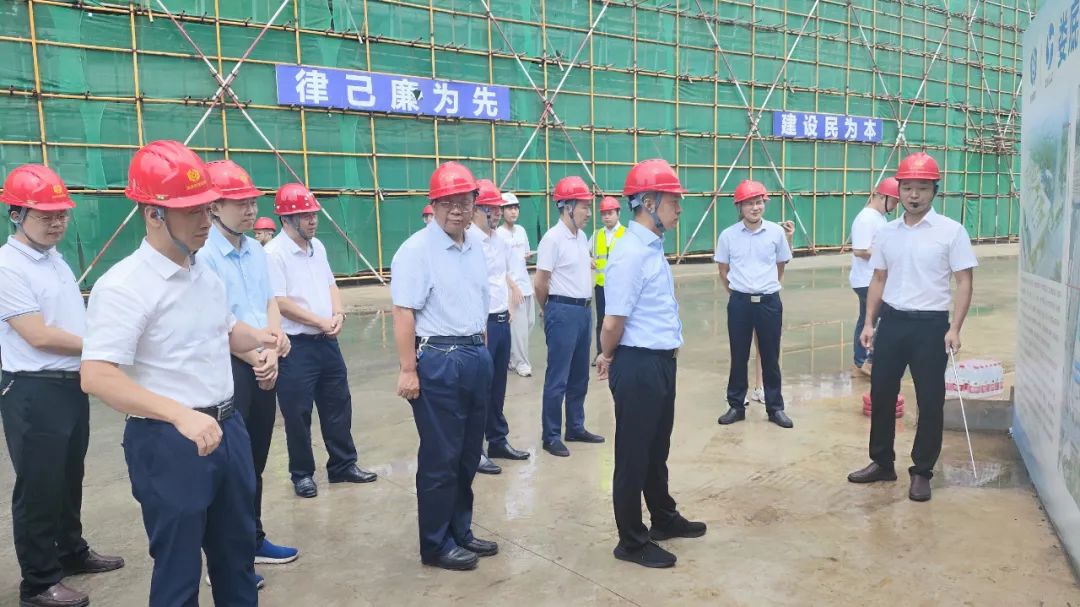 曾超群市長率隊檢查婁底南站綜合客運樞紐項目安全生產工作